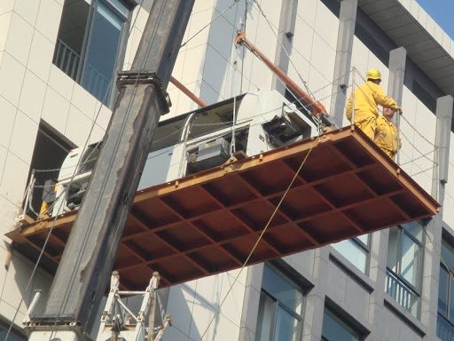 無錫設備吊裝搬運廠家提醒你怎樣避免高空墜落？